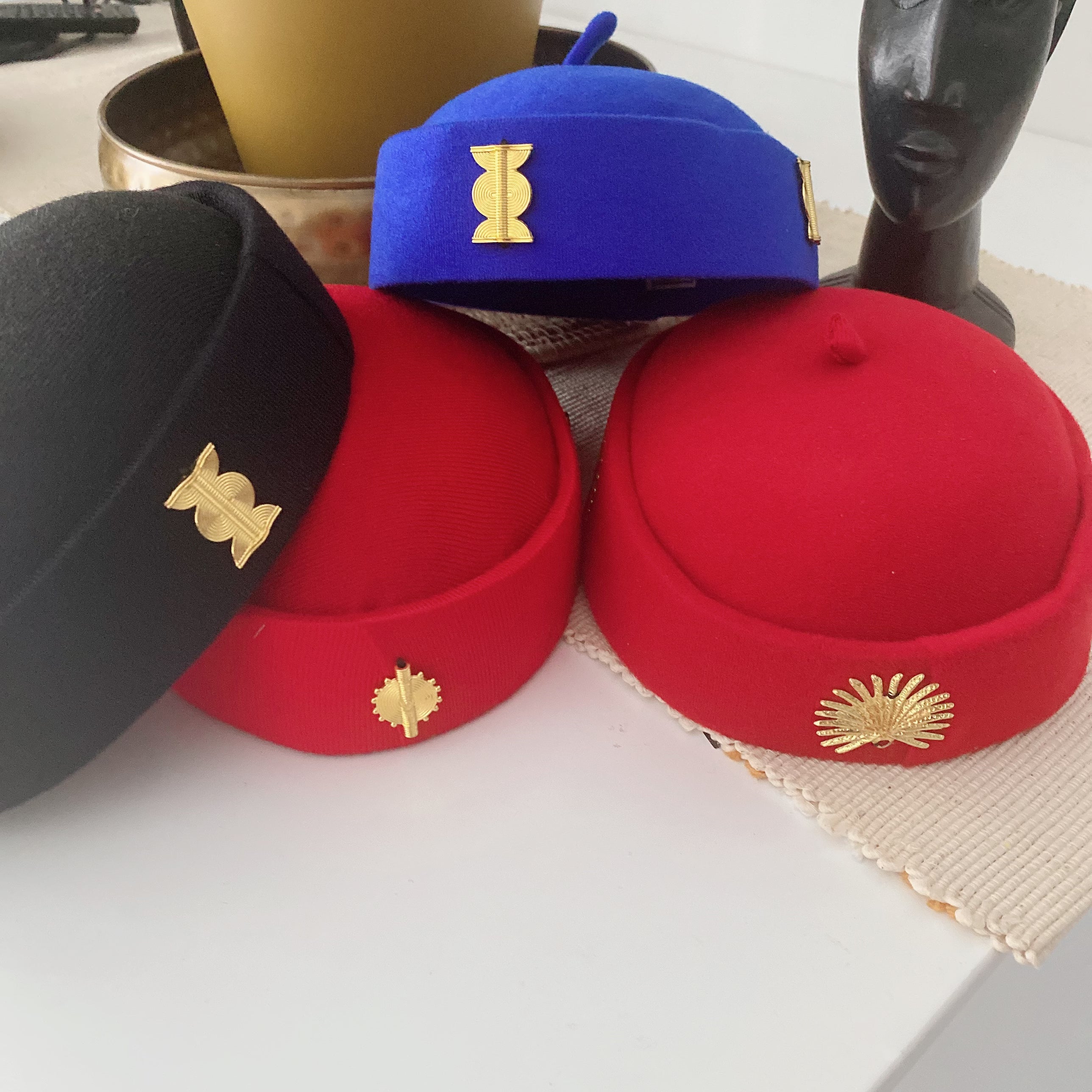 « Queen Cap Akan» Rouge | Bijoux d'exception | Paris